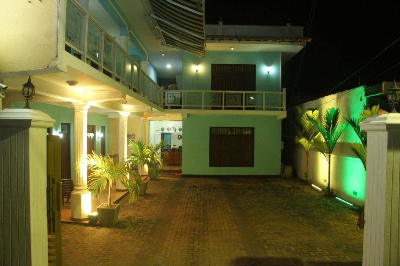 Hotel Romano Негомбо Екстериор снимка