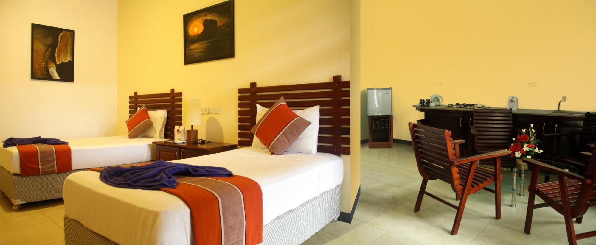 Hotel Romano Негомбо Екстериор снимка